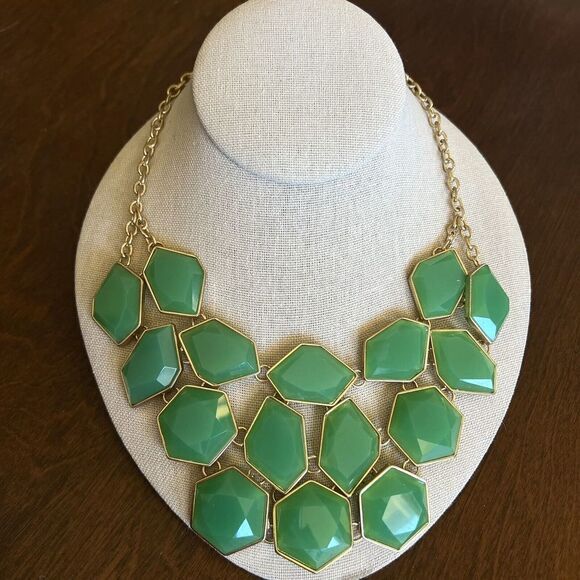 Women's Statement Bib Chocker Necklace Gold-Tone Green Faceted Dome Stones 16 in - Picture 6 of 6